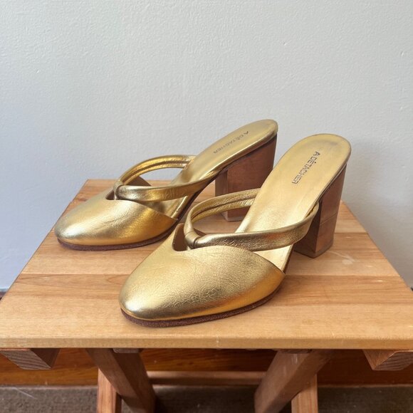 Fancy gold leather mules with stacked wooden heel - Picture 1 of 10